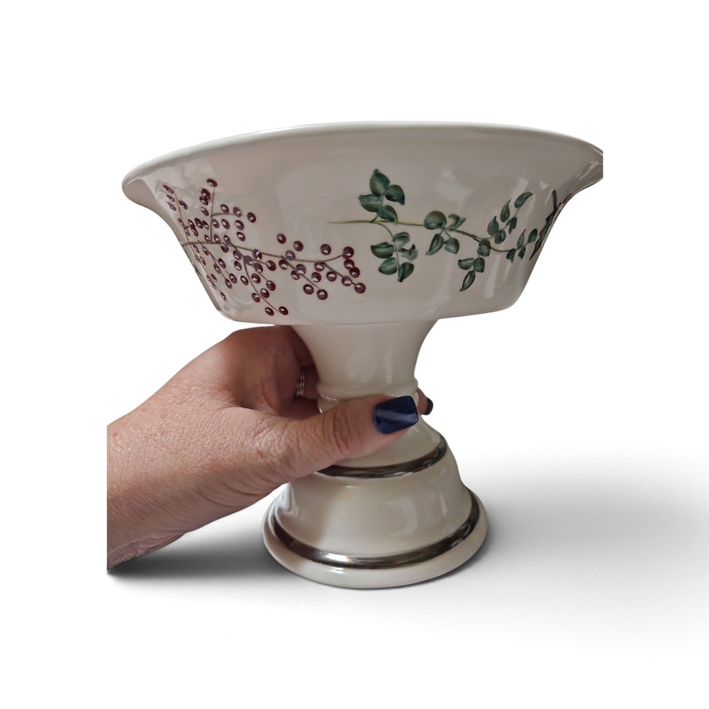 Bath & Body Works Holiday Berry Pedestal 3-Wick Candle Holder Ceramic White 0597